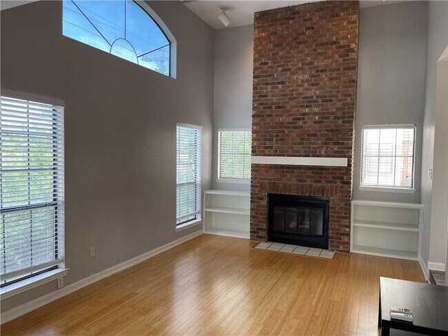 Building Photo - 3001 Cedar St