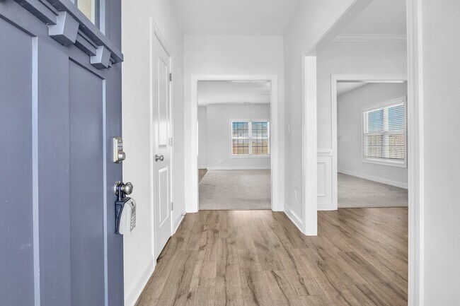 Building Photo - 4 bedroom 2.5 bath home in Onslow Bay