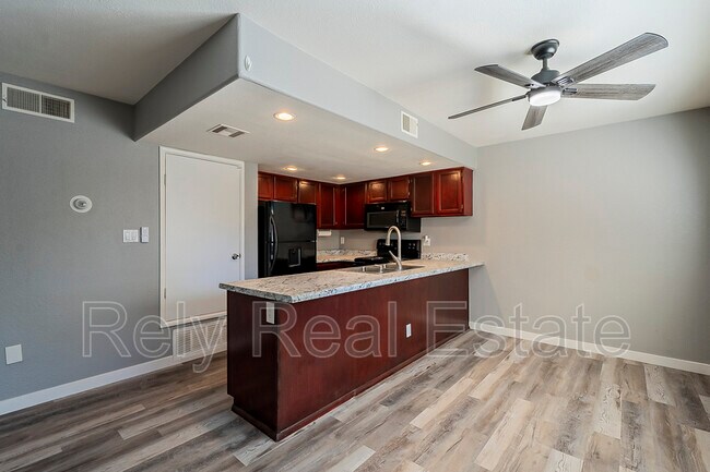 Foto del edificio - 18811 N 19th Ave