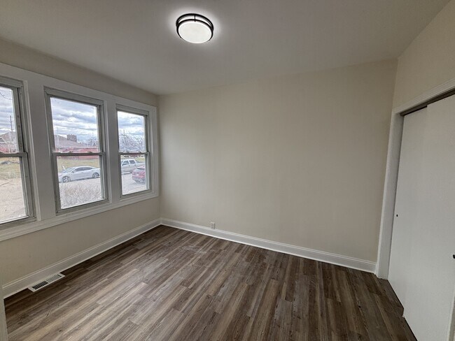 Building Photo - 1368 Waite St