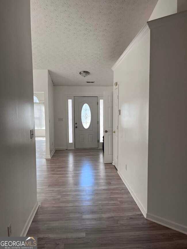 Foto del edificio - 2400 Miller Oaks Cir