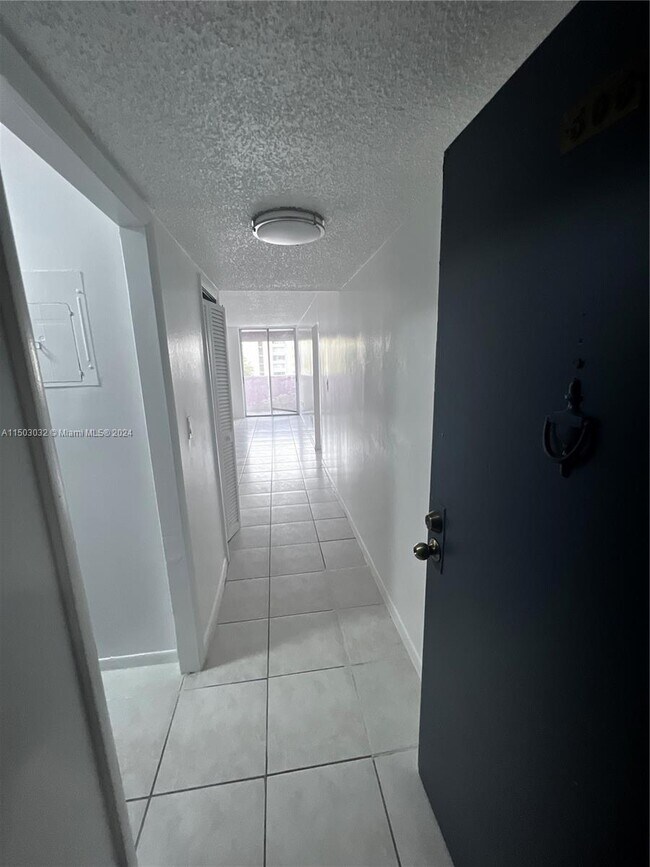 Foto del edificio - 5050 NW 7th St
