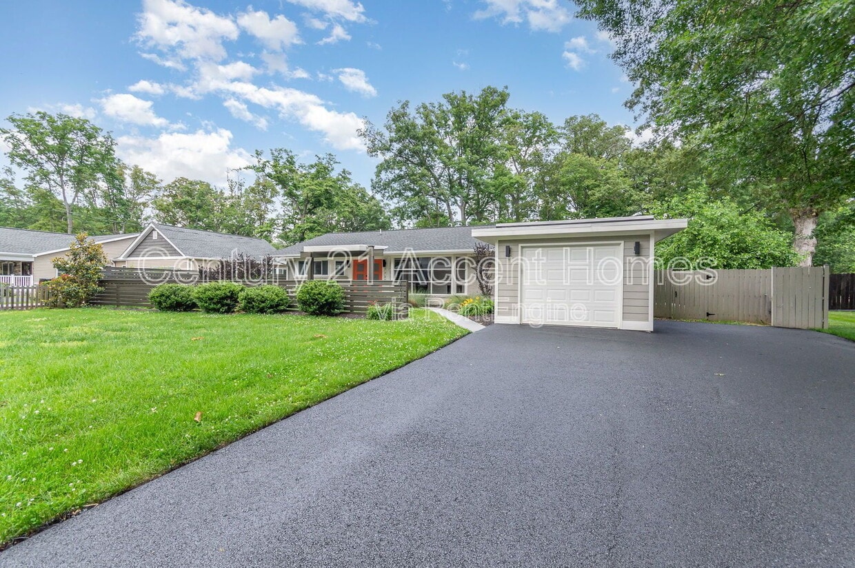 Photo - 7737 Schelhorn Rd