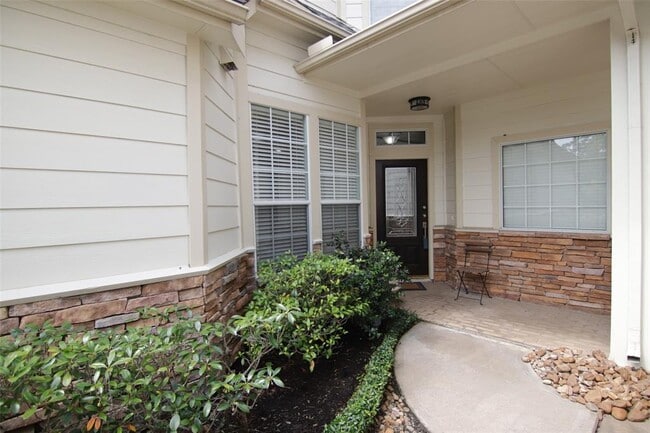 Building Photo - 2219 Ridge Wood Ln