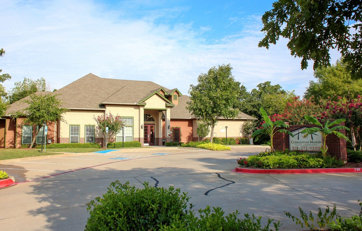 Foto principal - Cobblestone Manor Senior Apartments