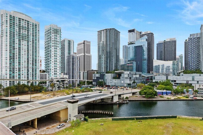 Building Photo - 350 S Miami Ave