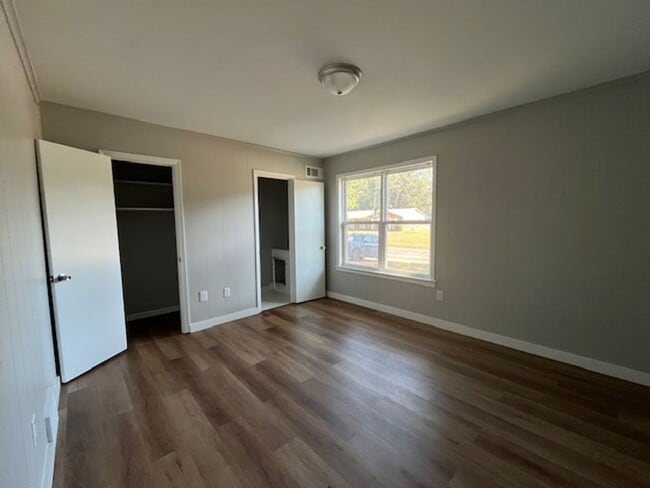 Building Photo - Renovated 3 Bedroom 1.5 Bath Home for Rent!