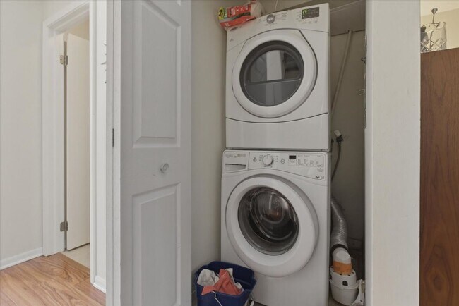 Foto del edificio - 1631 W Belle Plaine Ave