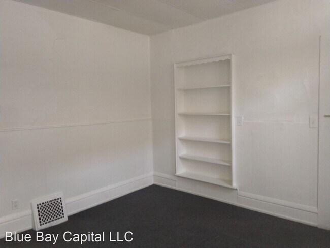 Building Photo - 460 W Clay Ave