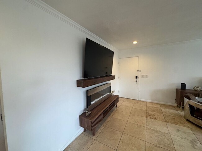 Foto del edificio - Fully Furnished/Unfurnished Condo for Rent...