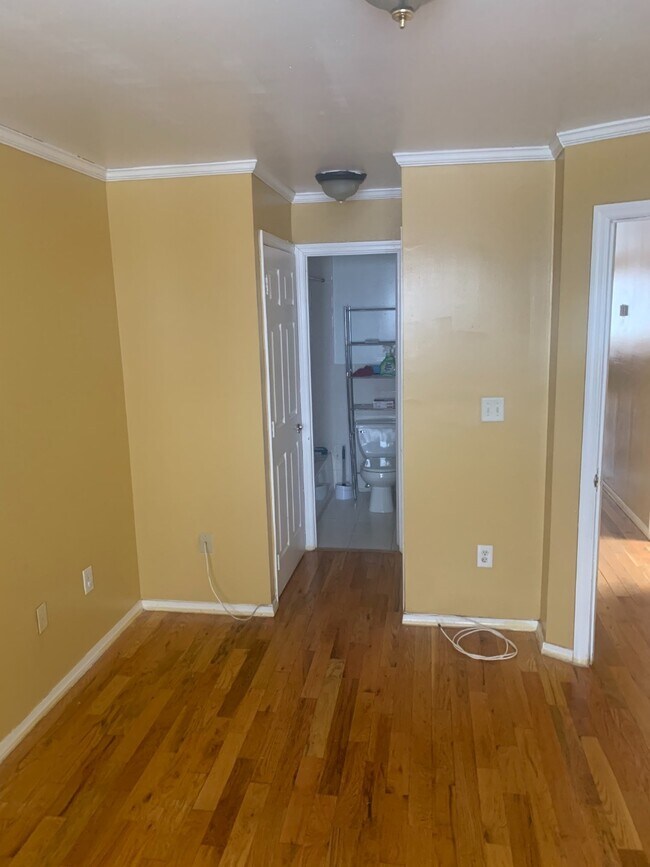Foto del edificio - 704 E 182nd St