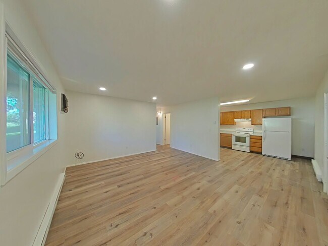 Foto del edificio - 2 bedroom 1 bathroom apartment in the heart of town!