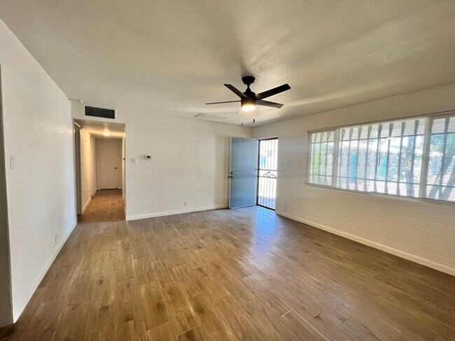 Foto del edificio - Fully Remodeled 3 Bedroom Home Located in ...
