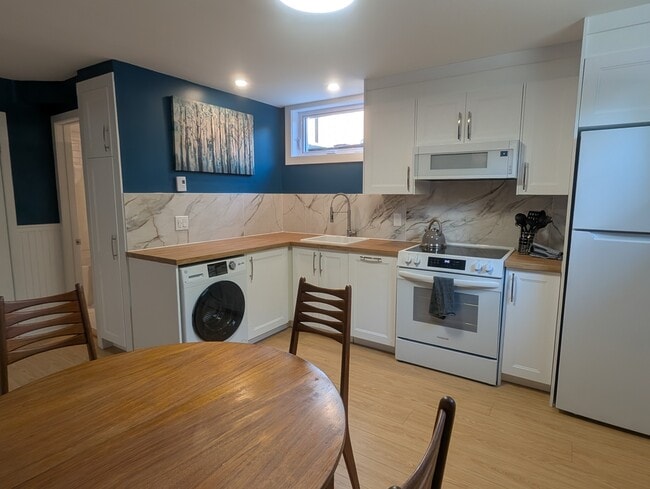 Building Photo - 81 Rue Brady