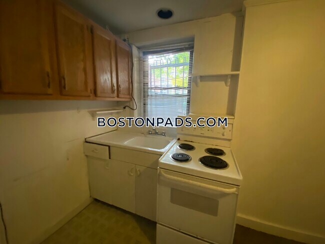 Building Photo - 462 Park Dr