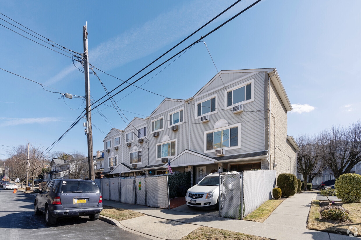 Primary Photo - Cassidy Condominiums
