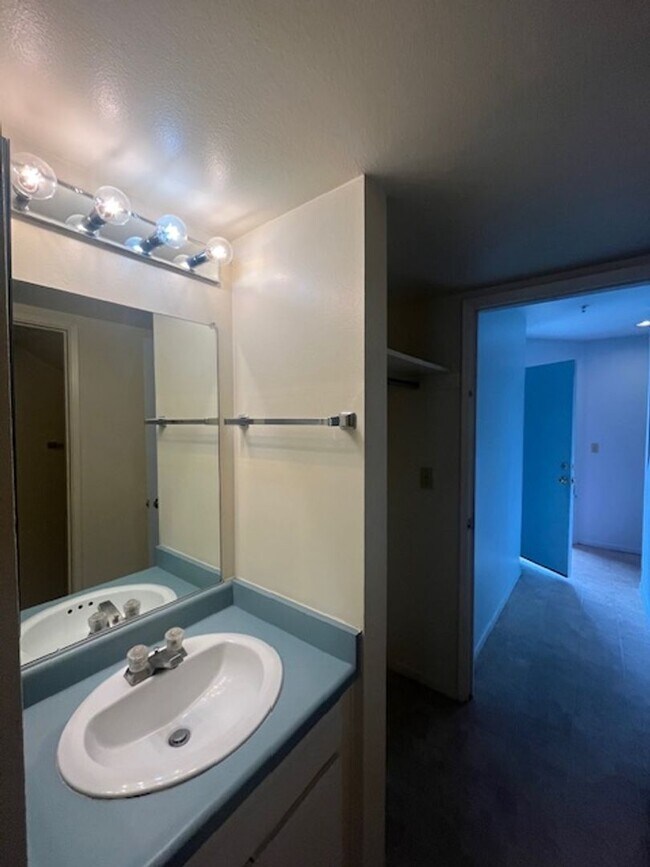 Foto del edificio - 1185 FOOTHILL BLVD #30, SAN LUIS OBISPO (PINE CREEK CONDO)