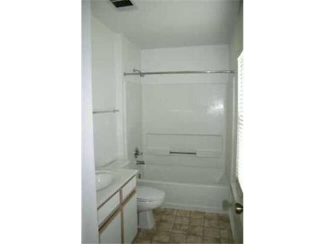 Building Photo - Spacious 4 Bed/2 Bath in Saddlewood Estates