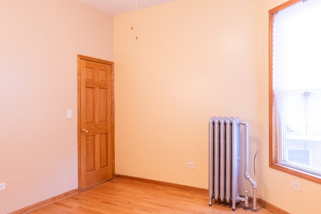 Foto del edificio - 5541 S Marshfield Ave