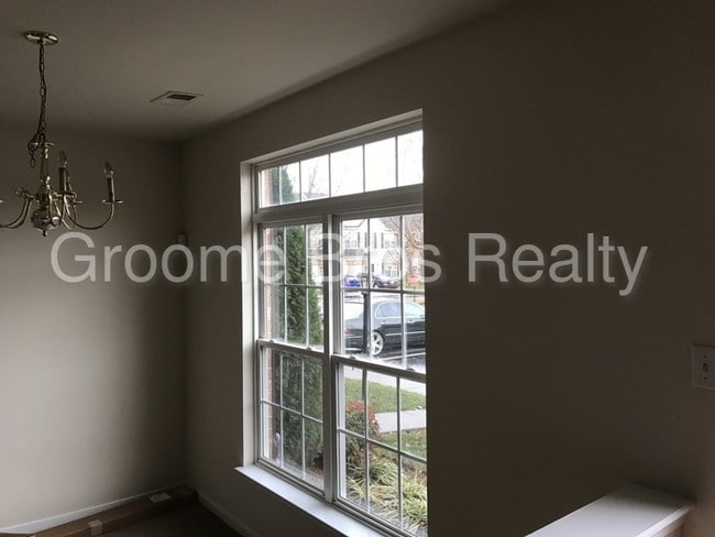 Building Photo - 3822 Dominion Townes Cir