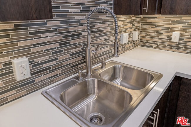 Building Photo - 124 W Colorado St