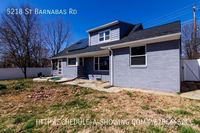 Building Photo - Huge Single Family Home with a Ton of yard...