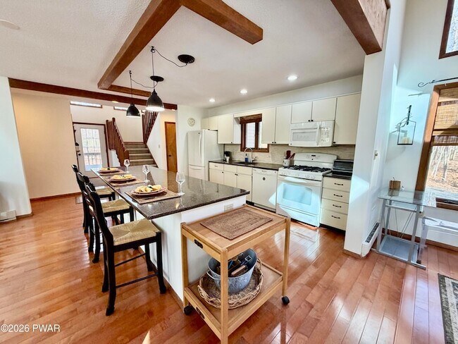Foto del edificio - 811 Paddock Ct