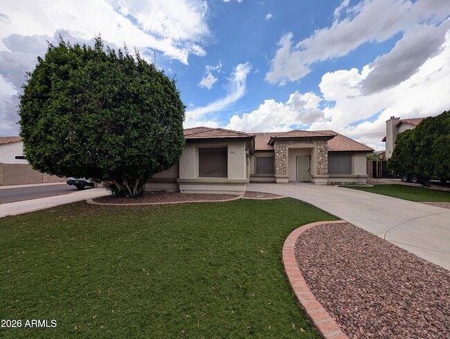 Foto del edificio - 15748 W Paradise Ln