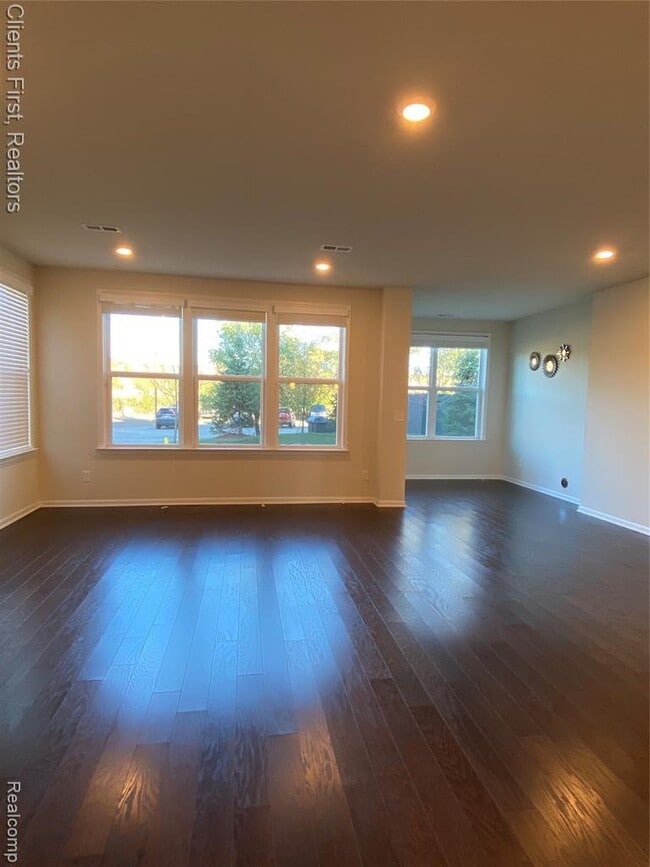 Building Photo - 22490 Woodbridge Ln