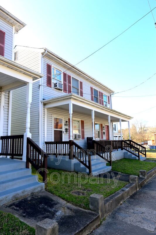 Building Photo - 21404 Chesterfield Ave
