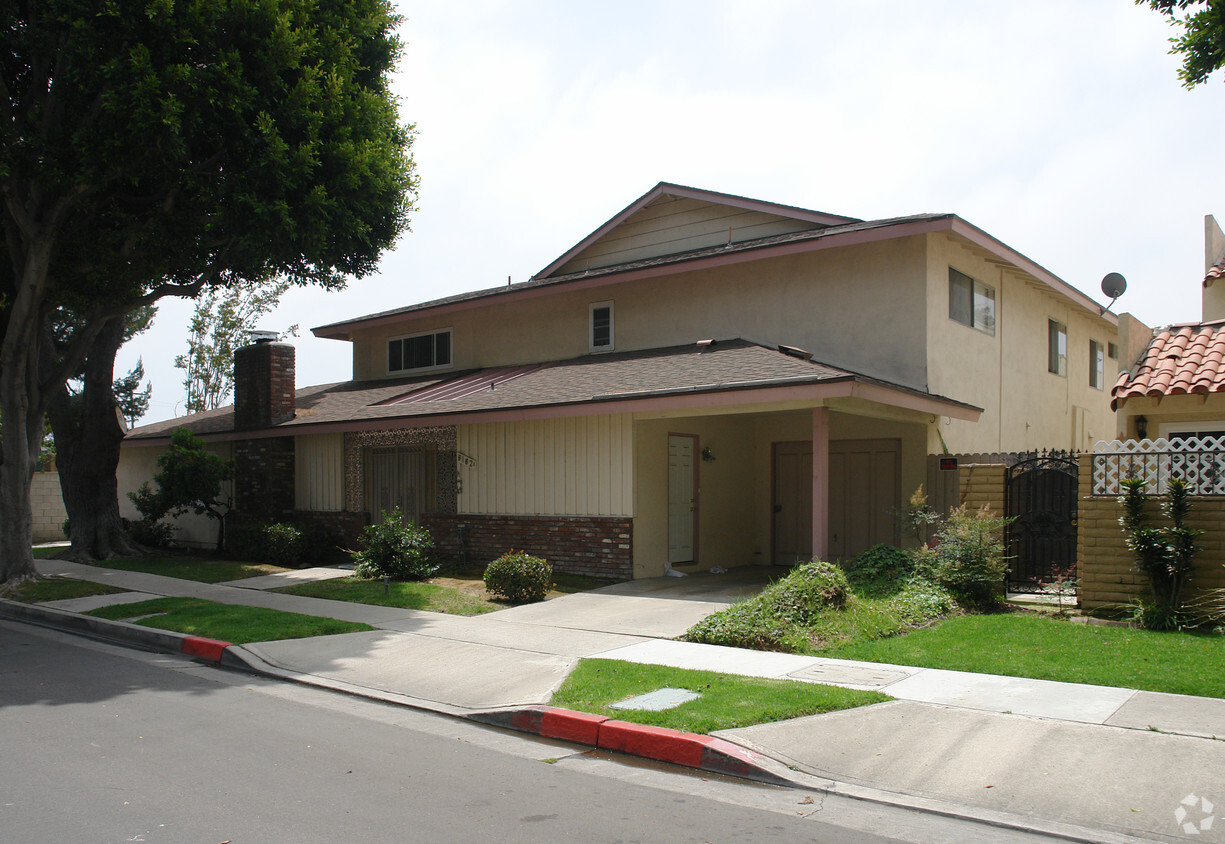 Building Photo - 8182 La Paz Dr