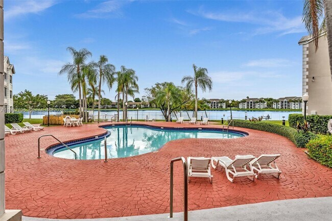 Foto del edificio - 2831 N Oakland Forest Dr