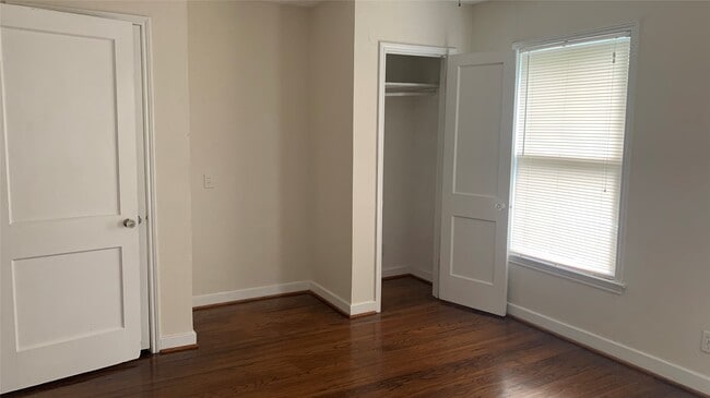 Building Photo - 4420 Roseland St