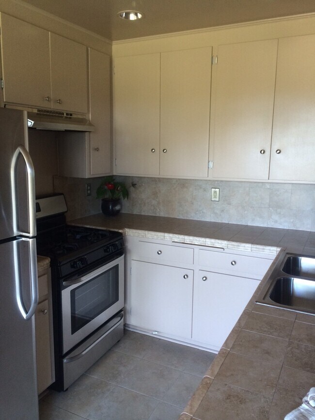 Foto del edificio - 9061 Keith Ave