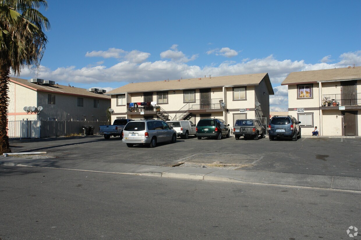 Primary Photo - 2228 Saturn Ave