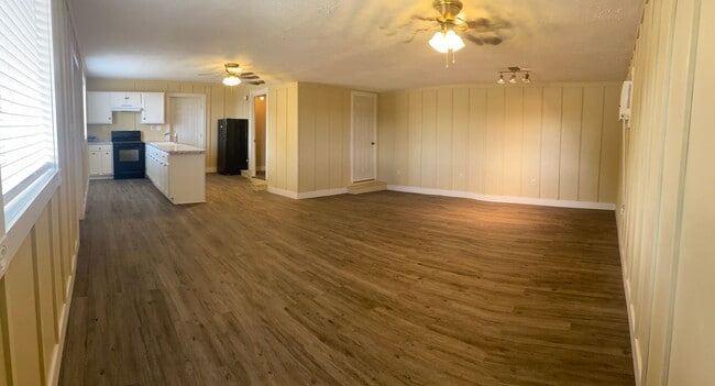 Building Photo - Studio Home located in Rogersville, TN