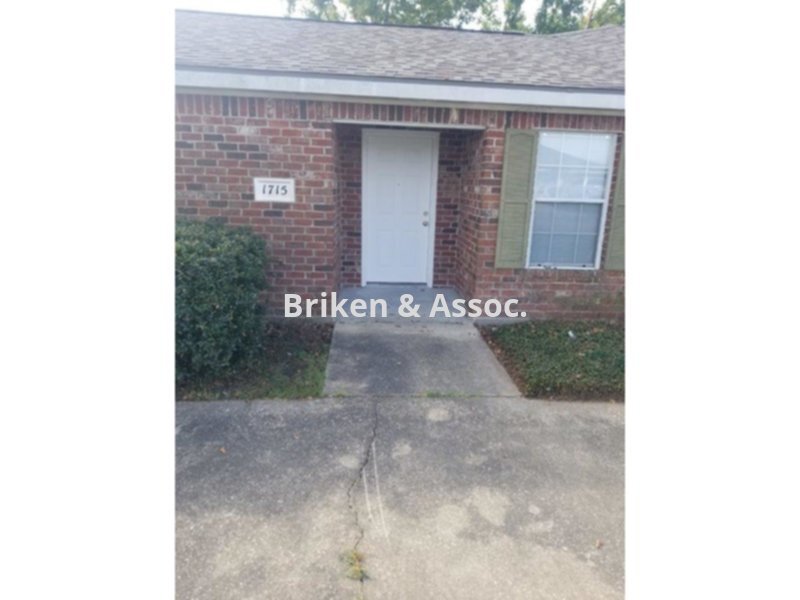 Primary Photo - 1715 N Tallowood Dr