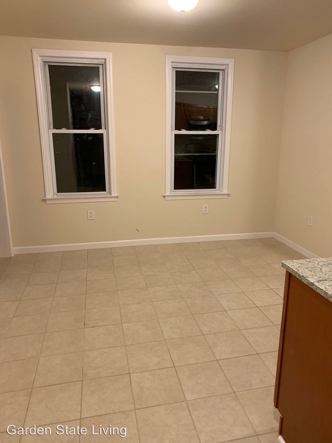 Building Photo - 5 br, 2 bath House - 497-499 7th Ave W