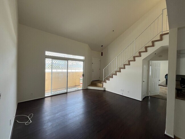 Foto del edificio - Upgraded condo w/new carpet, dual patios +...