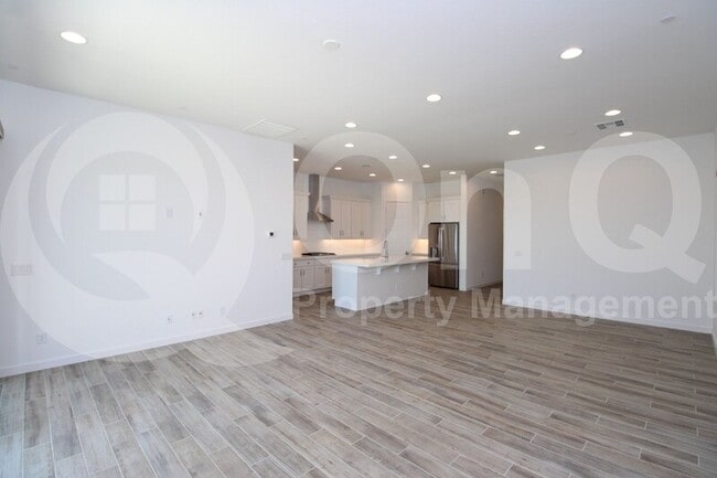 Building Photo - 4152 S Columbus Dr
