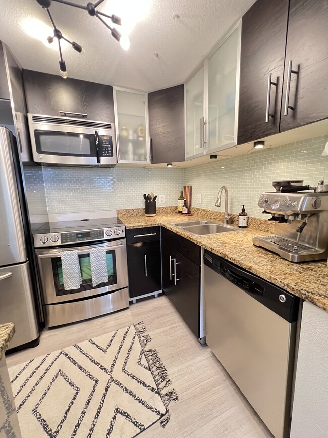 Foto del edificio - 1032 N Clarkson St