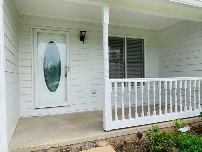 Building Photo - 61 Garden Hills Dr