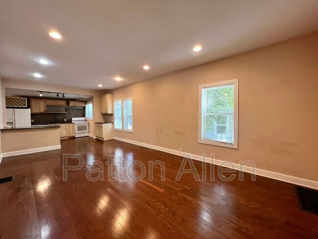 Foto del edificio - 114 Clingman Ave