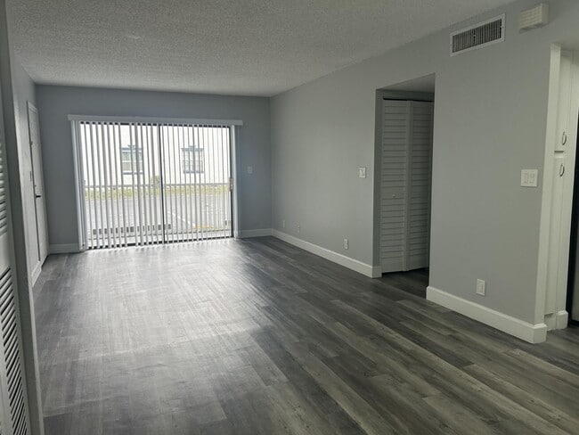 Building Photo - 3232 NW 84th Ave