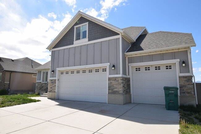 Foto del edificio - Spacious and Bright 5 Bed 3.5 Bath in Riverton!!