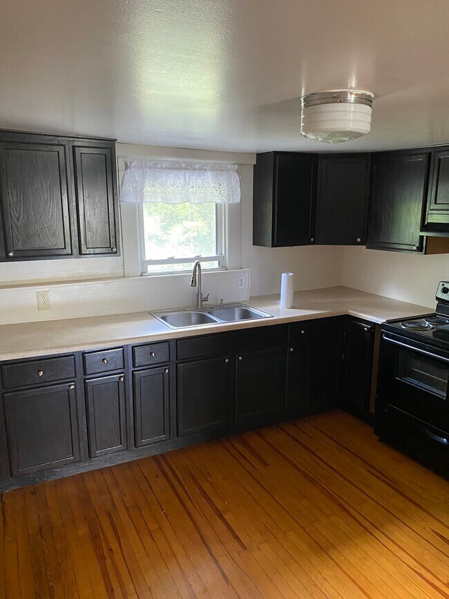 Building Photo - 3209 Swan Plz
