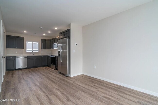 Building Photo - 895 Thames Ct