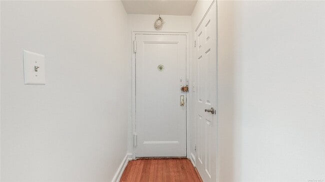 Foto del edificio - 102-55 67th Rd