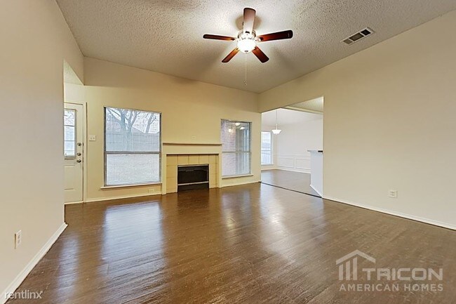 Building Photo - 625 Sawyer Dr