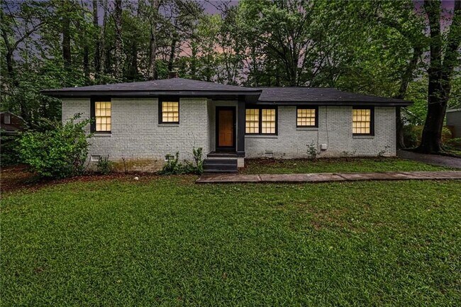 Foto del edificio - 3743 Poplar Dr